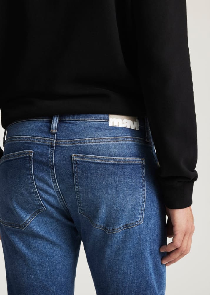 Mavi - Marcus Slim Straight Jeans in Mid Brushed Classic