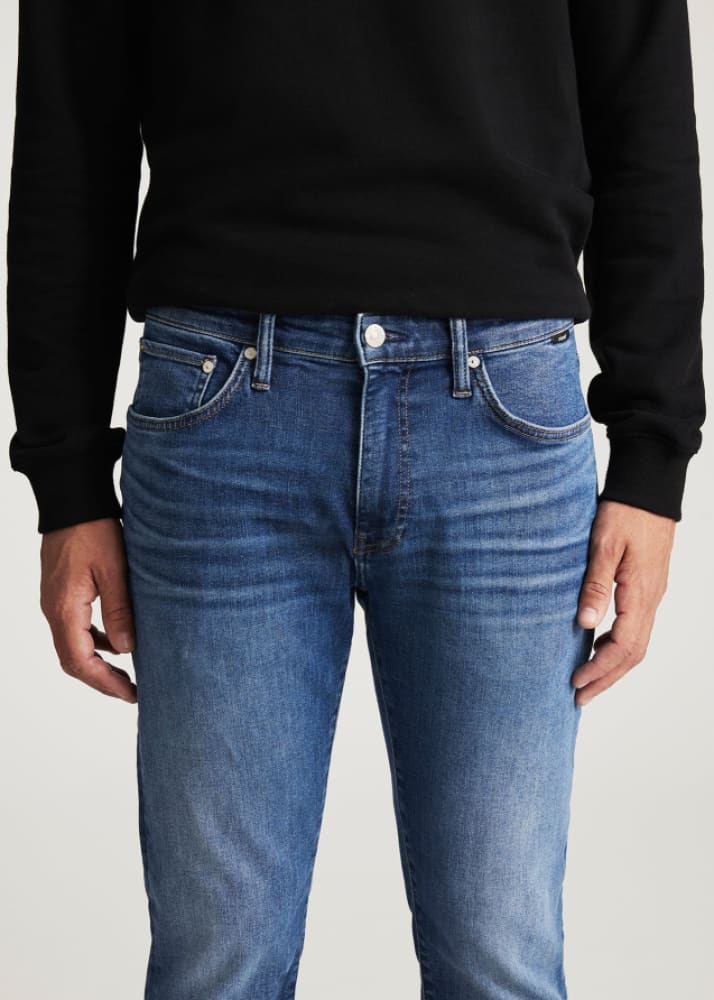 Mavi - Marcus Slim Straight Jeans in Mid Brushed Classic