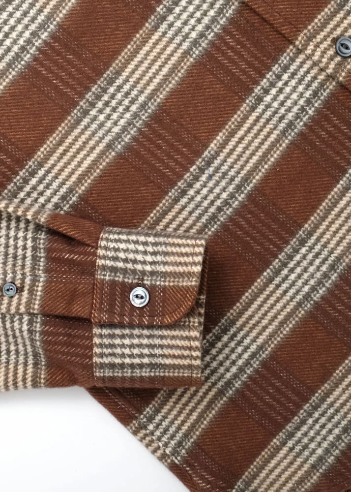 Outclass- Houndstooth Blanket Easy Shirt in Brown - Button