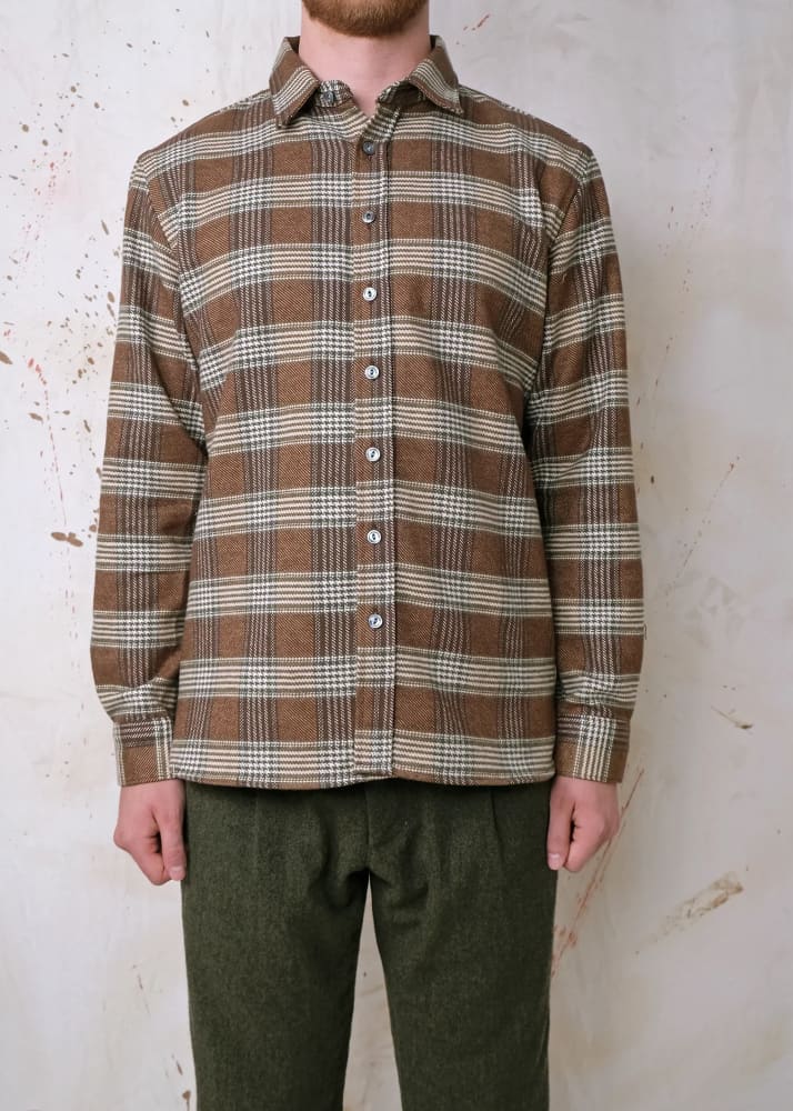 Outclass- Houndstooth Blanket Easy Shirt in Brown - Button