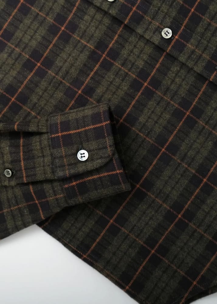 Outclass- Plaid Flannel Classic Shirt in Hunter Green
