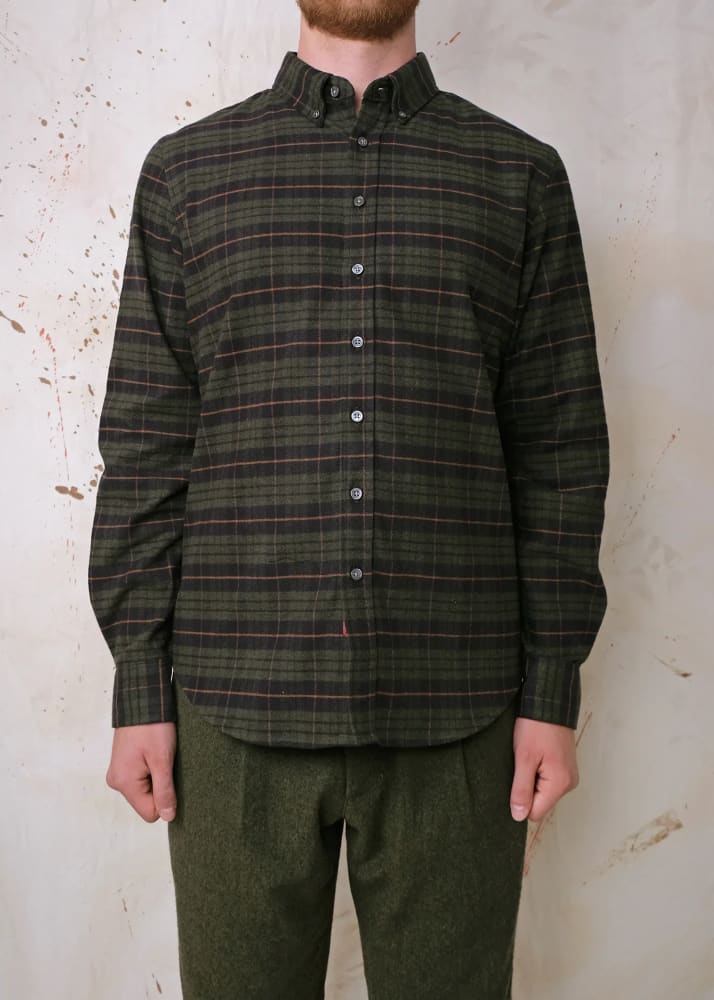 Outclass- Plaid Flannel Classic Shirt in Hunter Green