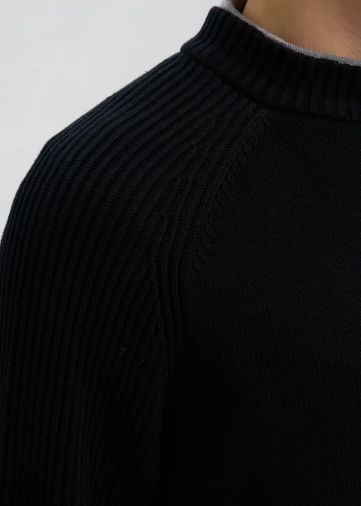 SELECTED- Dereck Long Sleeve Ribbed Knit Sweater in Black