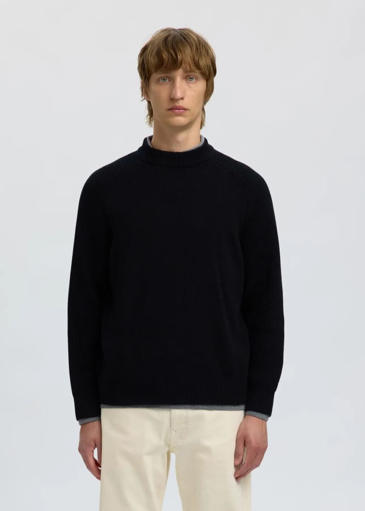 SELECTED- Dereck Long Sleeve Ribbed Knit Sweater in Black